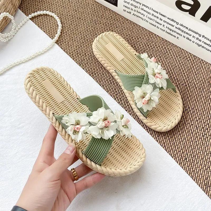 Fashion Vacation Flat Women's Slippers and Ladies Sandals Small Size Summer 2025 Shoes New Style Designer Luxury Fashion Korea 39 Slides