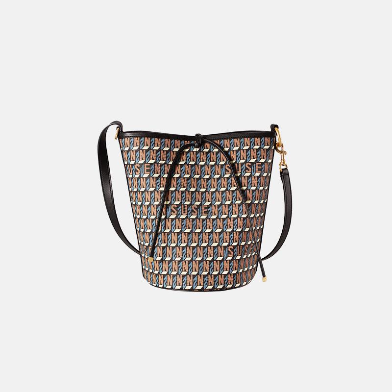 Labyrinth series high-waisted bucket bag, new high-end niche fashion messenger bag, large-capacity shoulder bag 28.5*20*29 чёрный