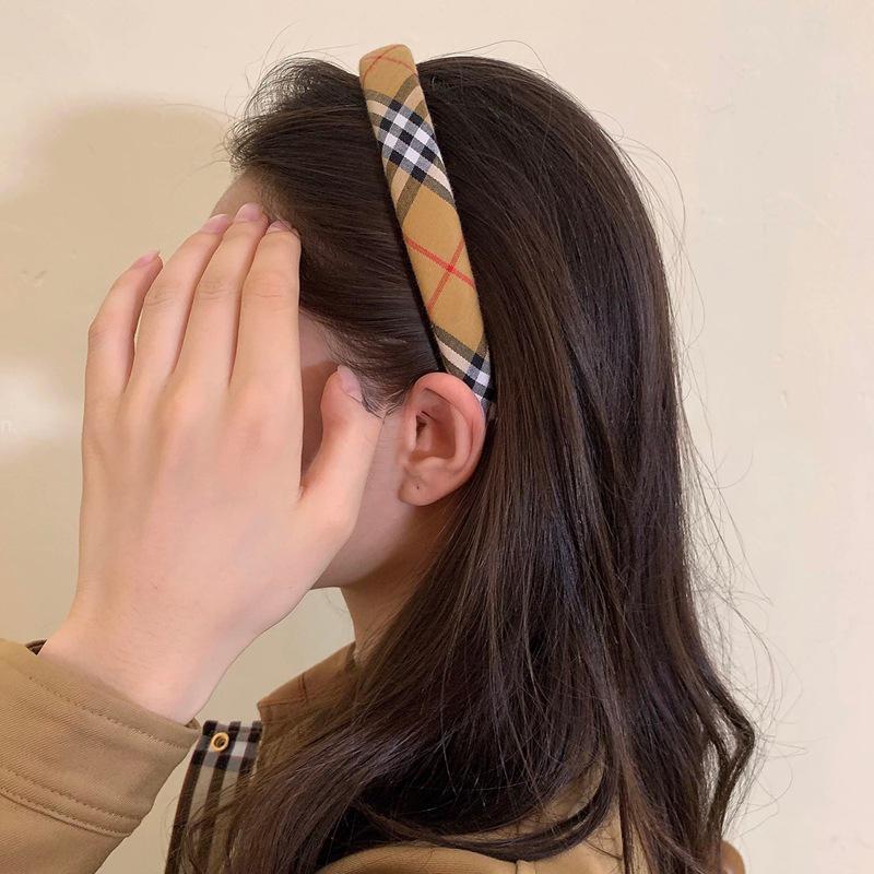 Klassisches britisches Karomuster Schwamm-Stirnband: Retro Preppy Hohe Krone