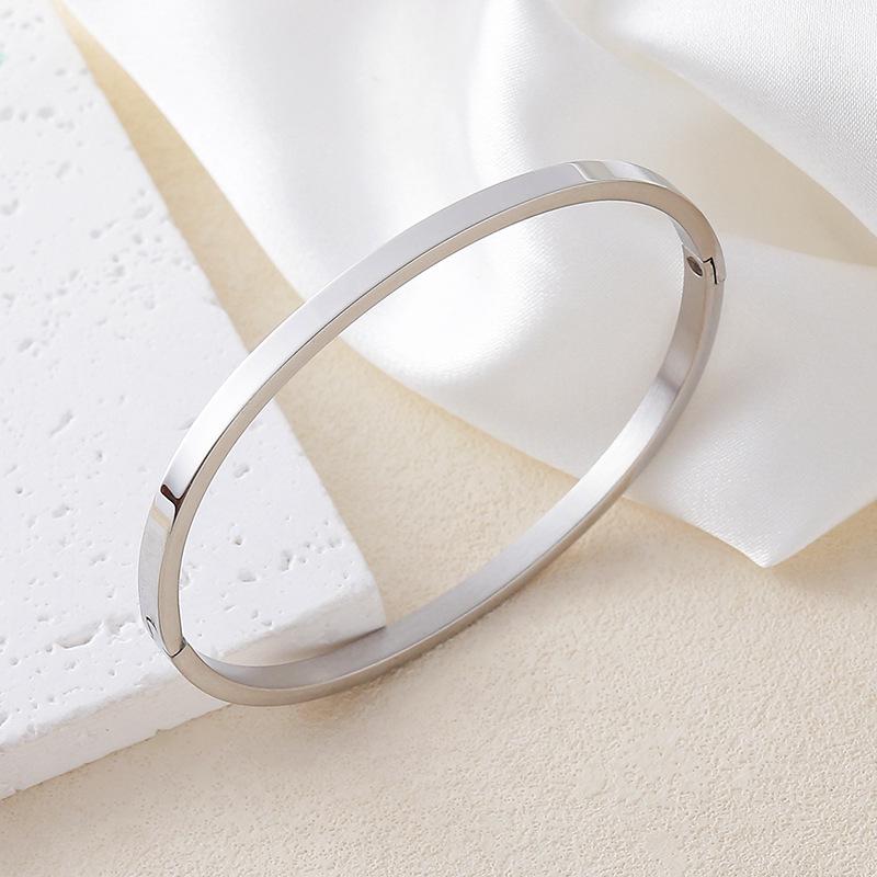18K Gold-Plated Smooth Stainless Steel Egg-Shaped Buckle Bracelet 50x60