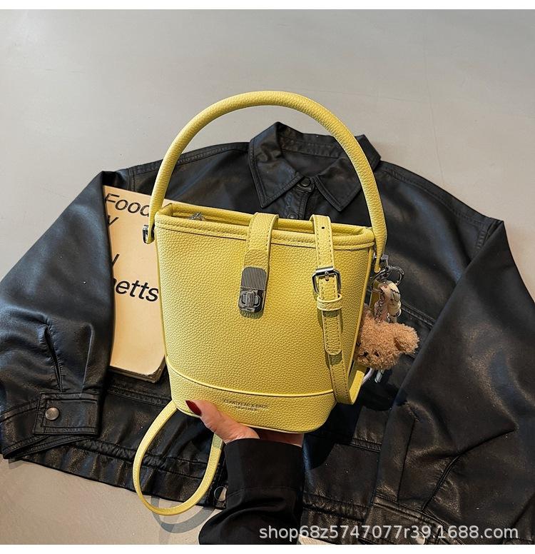 Handbag Bag Women's 2025 New Fashion Niche Design Shoulder Bag Women's Bag Crossbody Bag Simple Trend Bucket Bag