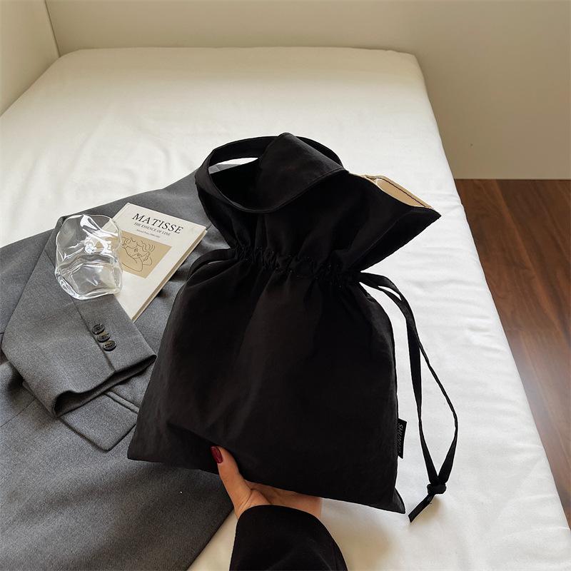 

Korean version of girls bag large capacity ins style solid color personalized pleated canvas bag drawstring simple foreign style shoulder bag чёрный