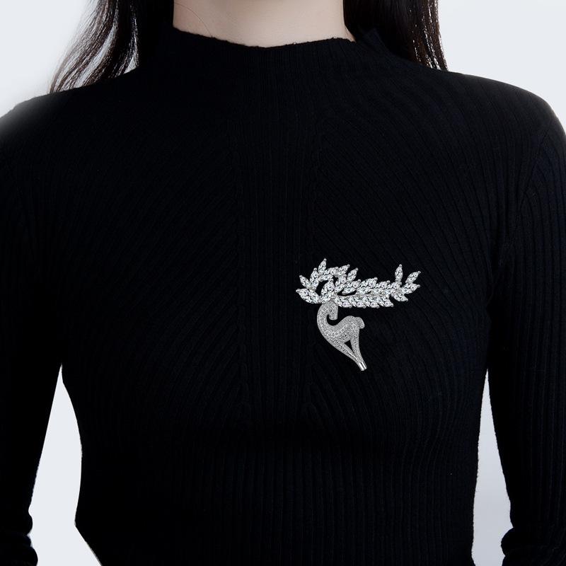 

Elegant Zirconia Deer Brooch - Cute Korean Style Women s Pin Corsage 30% Silver (Copper Platinum Plated)
