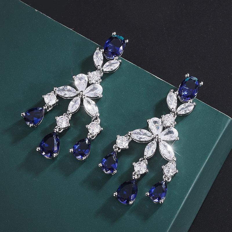 

Ювелирные изделия Медные позолоченные ретро-кисточки имитация цветных драгоценностей ручной работы инкрустированные бриллиантами женские серьги-гвоздики