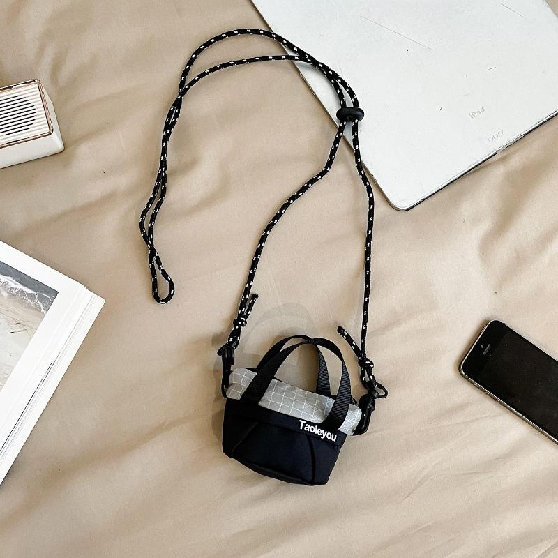 

Mini Tote Bag Universal Nylon Headphone Bag Niche Design Coin Purse Mini Handbag Messenger Bag Shoulder Bag серый