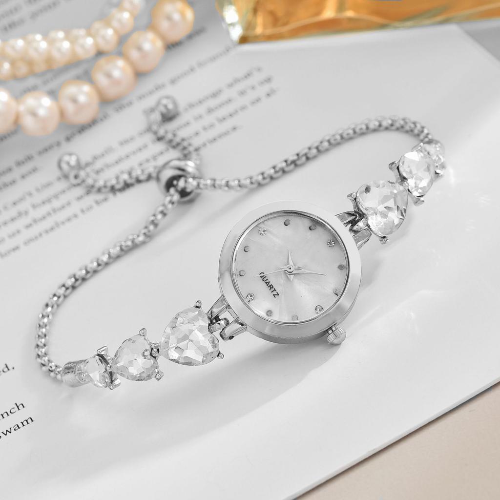 Fashion Elegant Heart Rhinestone Bracelet Strap Women Watches Fashion Ladies Quartz Watch Niche Design Metal Chain Wristwatches