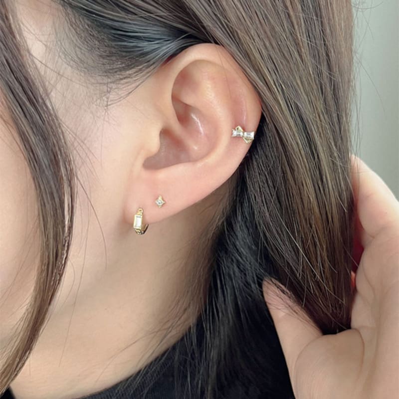 Youngglow 14k Square Cubic Ribbon Piercing