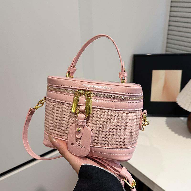 High-end niche design bag women's spring and summer new fashion messenger bag women's portable box bag