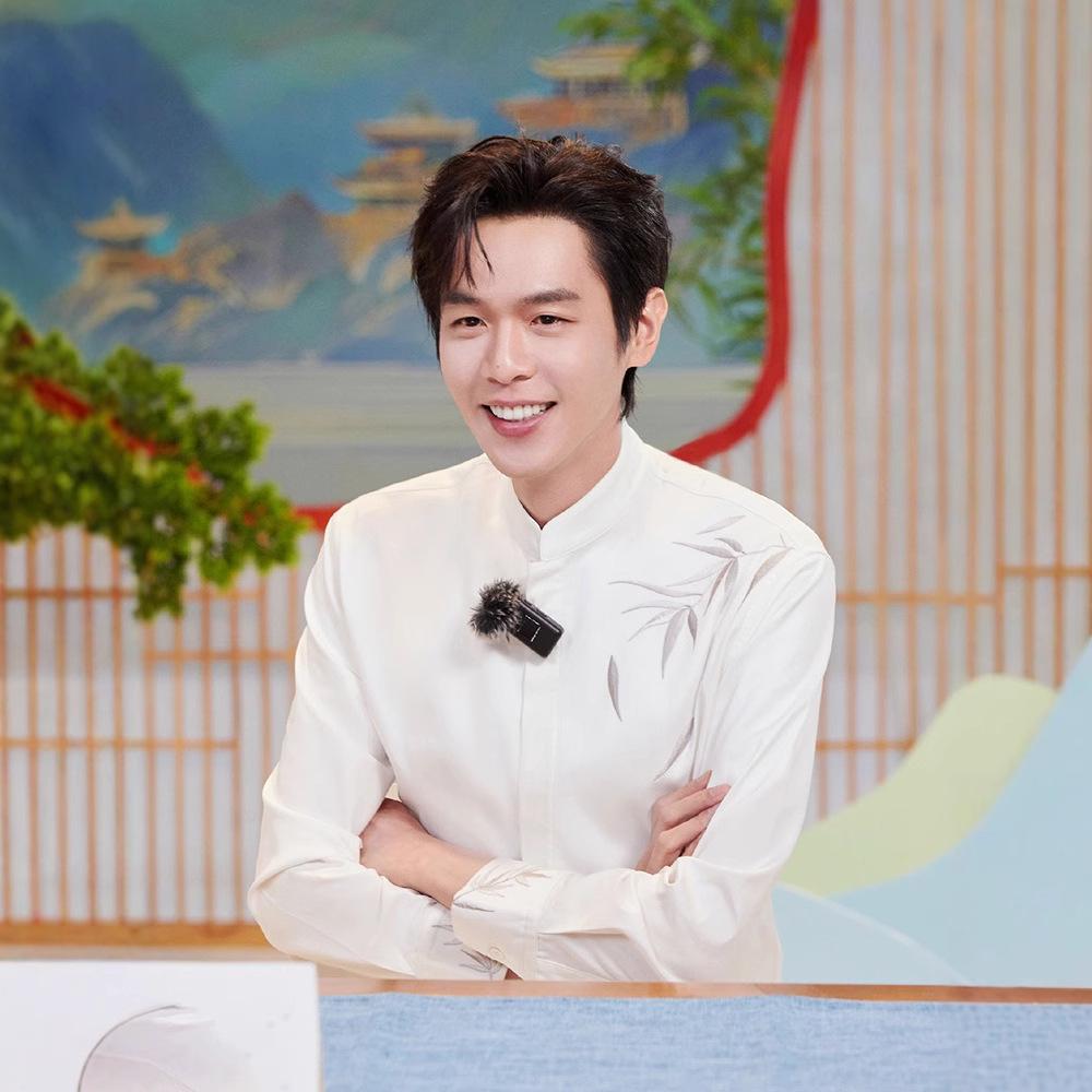 

Zhang Ruoyun Chinese Embroidery Stand Collar Shirt - White, Long-Sleeved, Spring/Autumn Style XXL чорний