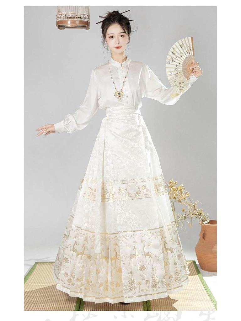 Nanxiang Jinxia [Nine-Colored Deer] Petite Women’s Hanfu: Slimming Horse Face Skirt Set