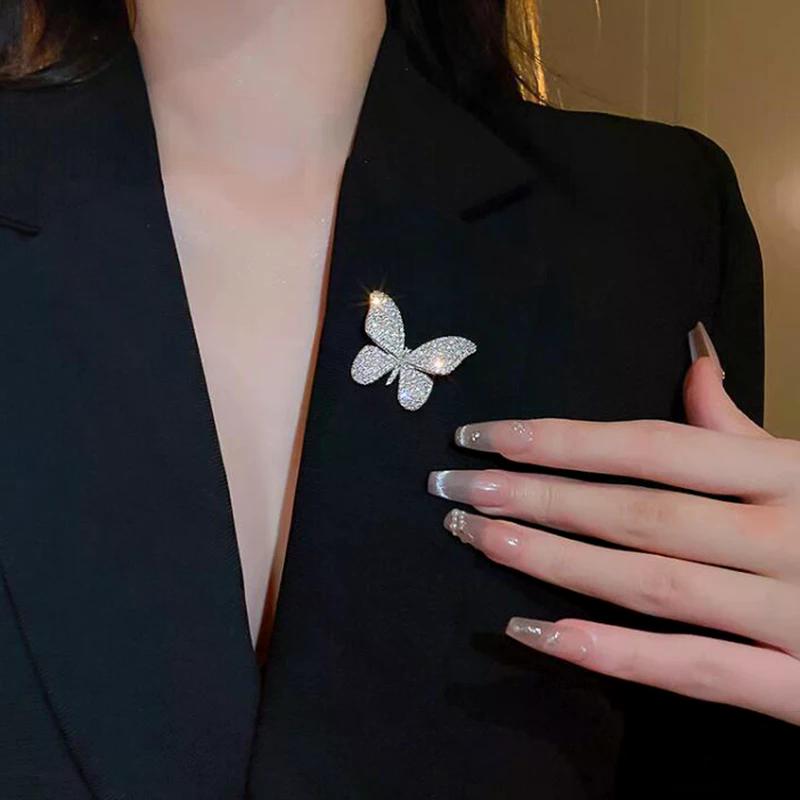 Elegant Temperament Crystal Brooch Pins For Women Shiny Rhinestone Butterfly Corsage Fashion Wedding Party Jewelry Best Gift