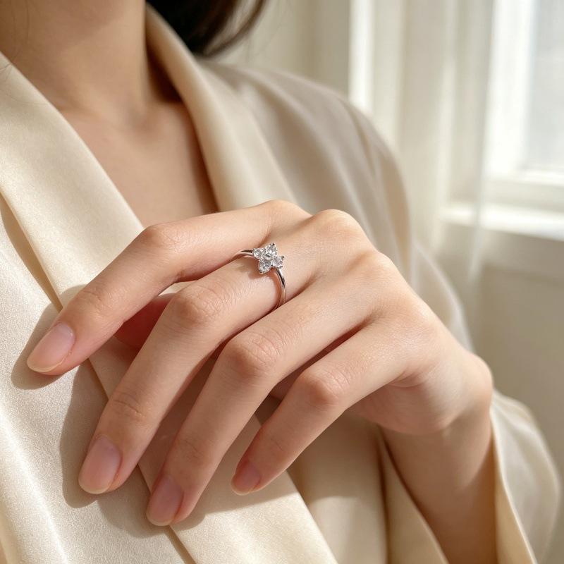 S925 Four-Leaf Clover Zircon Ring, Gold-Plated Light Luxury Versatile Band.