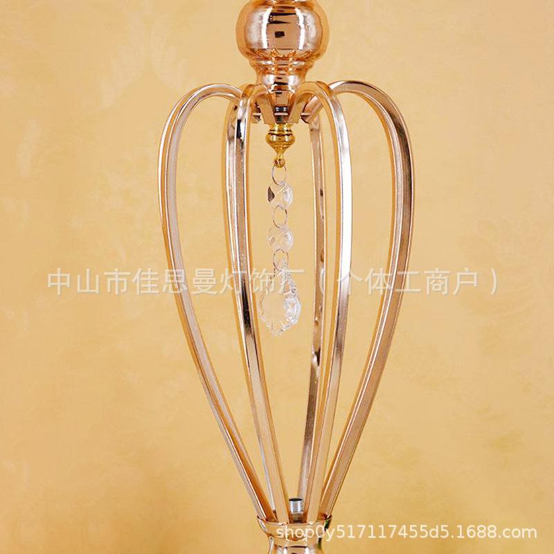 Golden Metal Wedding Event Decoration with Unique Shape and 18 Frosted Tubes