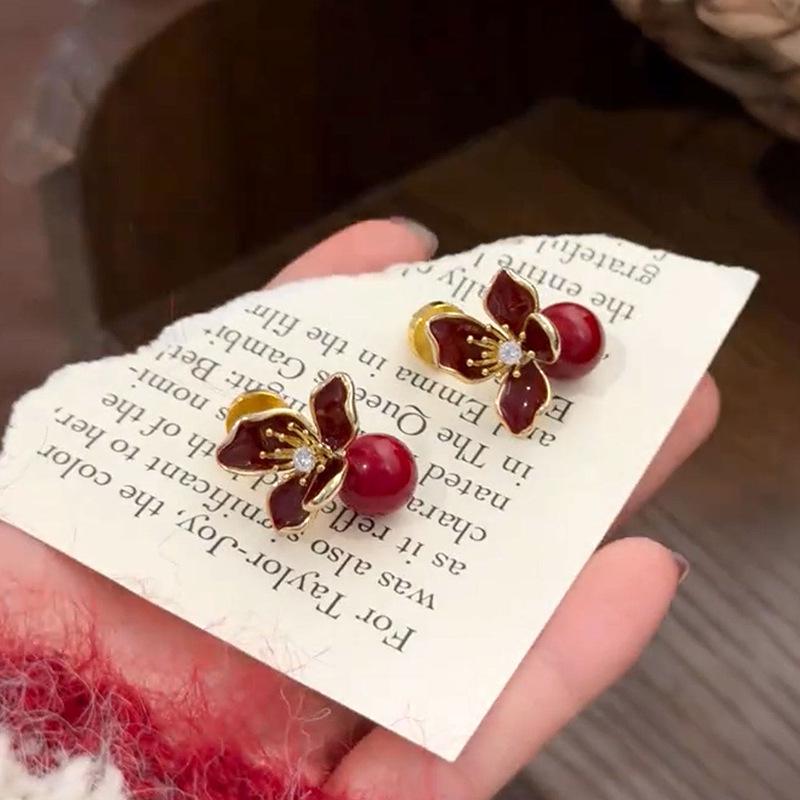 Silver Needle Oil Drop Petal Earrings: Luxurious Autumn/Winter Studs with Versatile, Unique Design