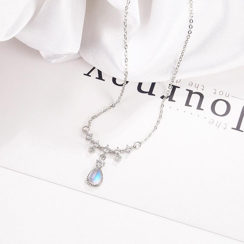 Tears Moonlight Stone Necklace for Women Ins Style Light Luxury Temperature Design High-end Pendant Collarbone Chain