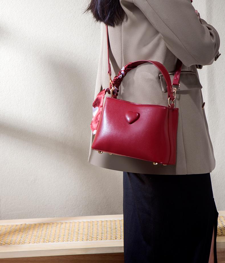 2025 Retro Rote Braut-Eimertasche mit großem Fassungsvermögen