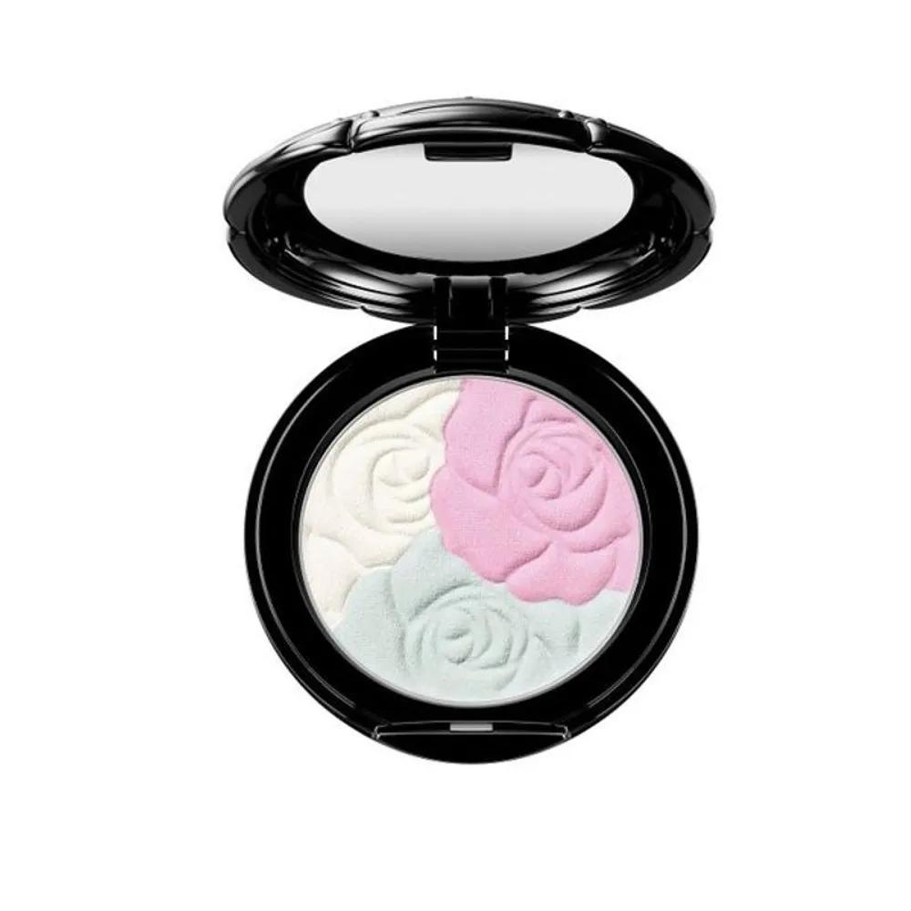 

Anna Sui Розовый цвет для лица (Выберите 1 из 6) 01 Innocent Bouquet