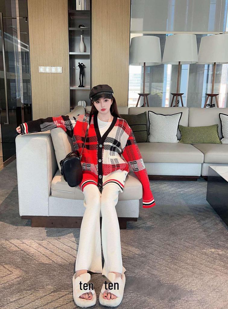 Women's Retro Plaid V-Neck Wool Knit Cardigan Sweater - Early Spring British Style