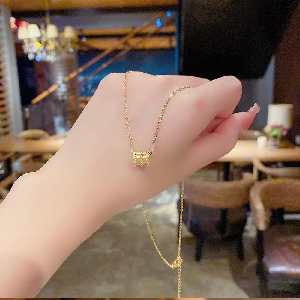 Niche design sense does not fade clavicle chain new fashion simple neck chain Japanese and Korean all-match light luxury titanium steel necklace women
