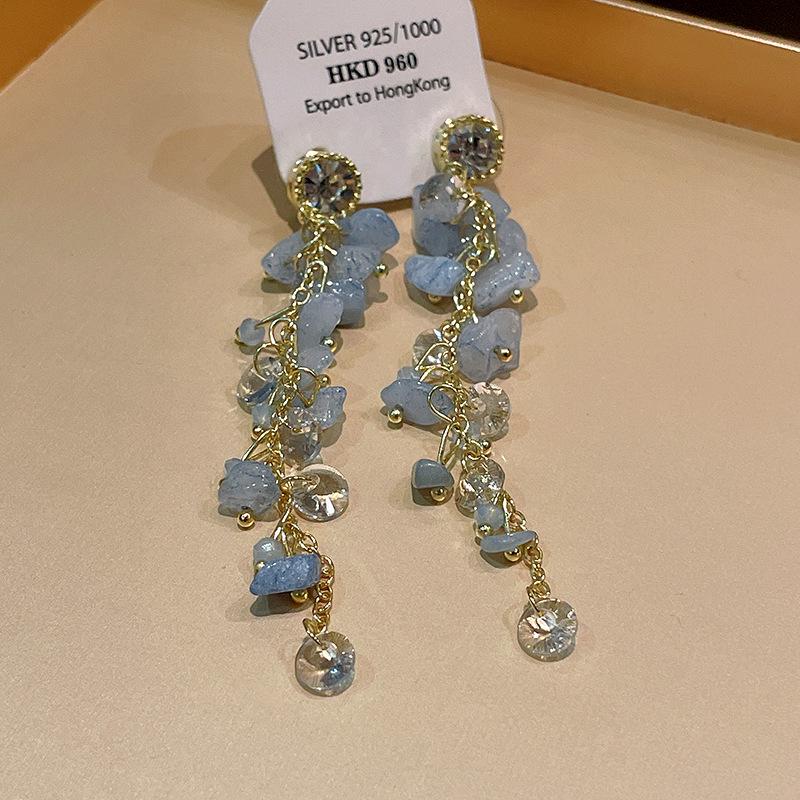 

Silver Needle Diamond-Studded Crystal Tassel Earrings: Retro Fashion High-End Design for a Niche Audience.