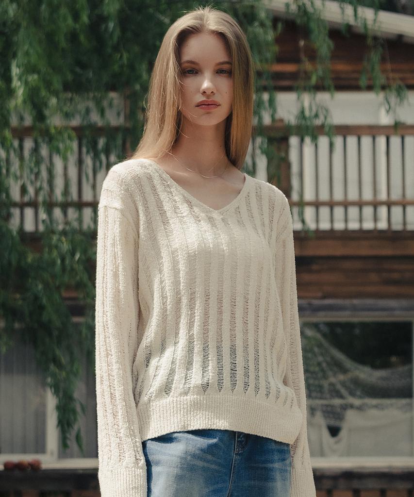 HARDCORE HAPPINESS Damaged Slit V-Neck Knit Top_Ivory