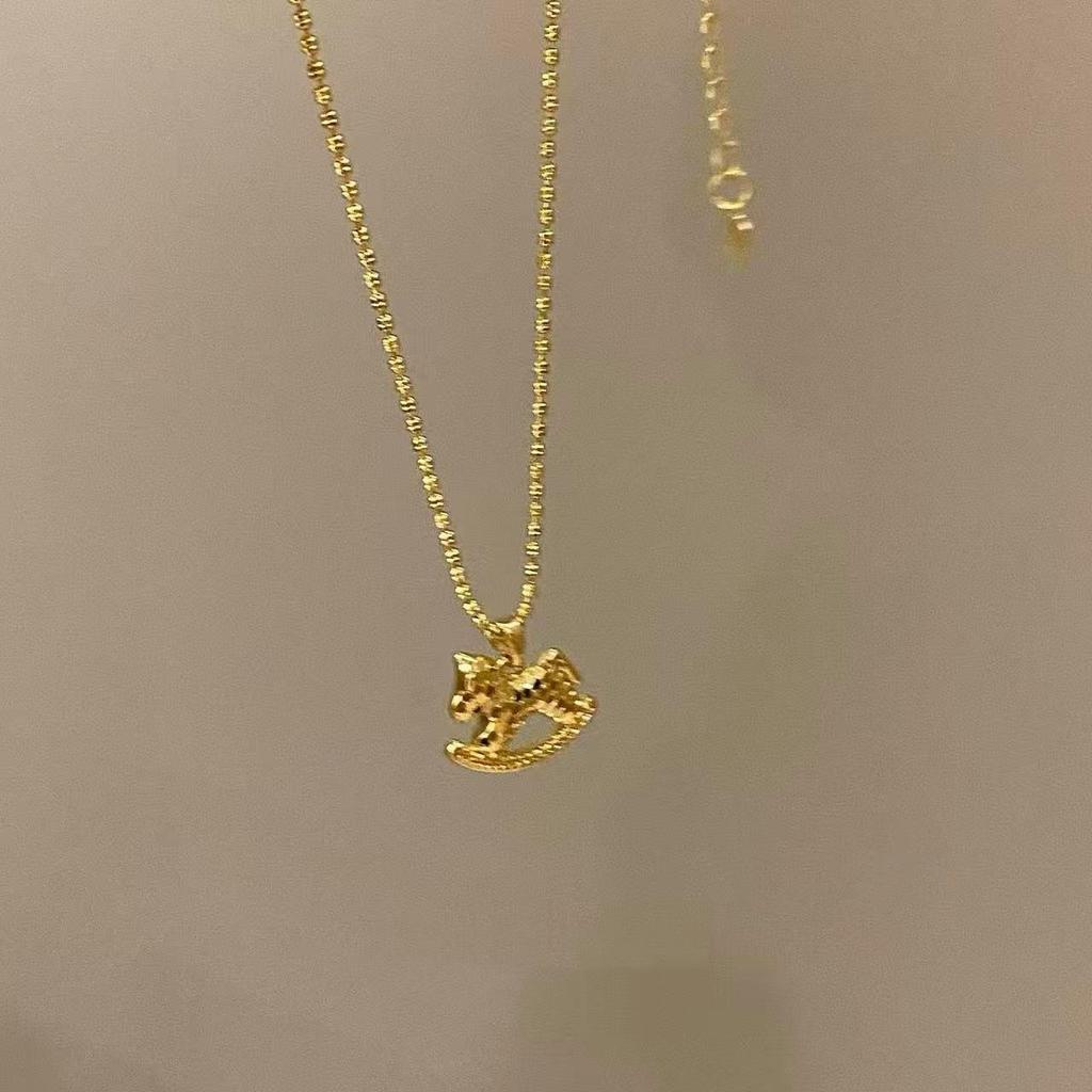 Gold Crushed Ice Horse Pendant Necklace - Light Luxury, Versatile Design for Women