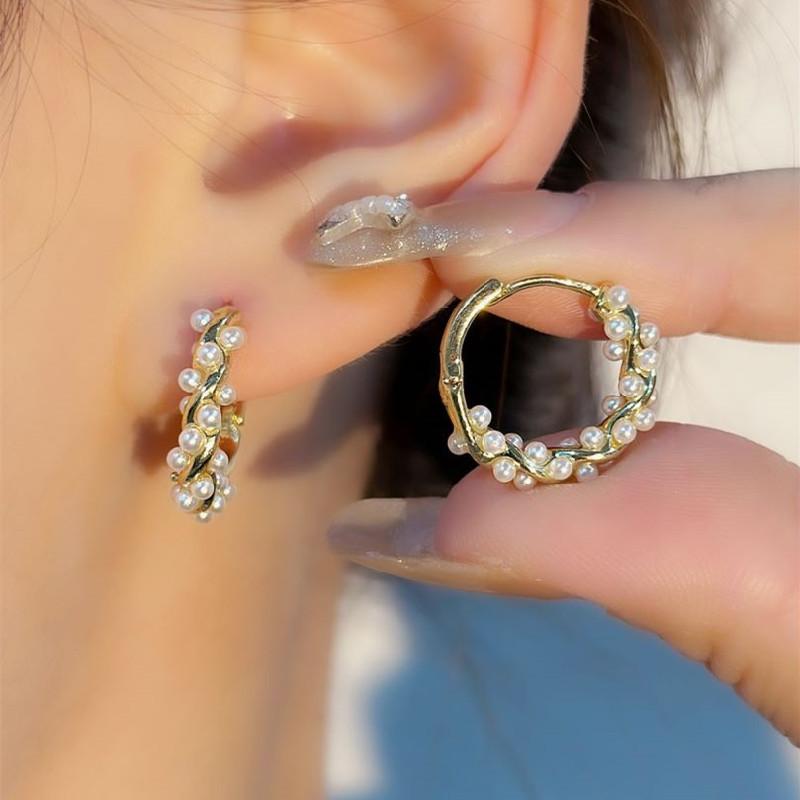 Korean Little Pearl Circle Hoop Earrings for Women Temperament Metal Line Ear Buckle Earrings Vintage Party Date Jewelry Gift