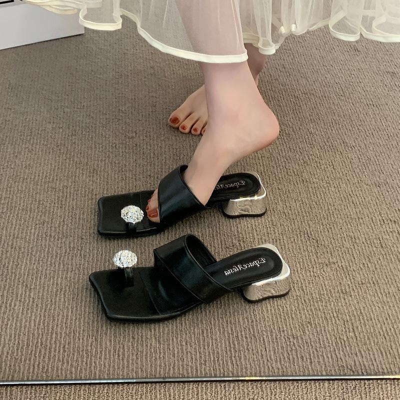 Fashion metal toe slippers women's outer wear spring and summer 2025 new square head thick heel beach square head pinch foot cool slippers