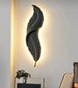 Wandlampe in Federform, Metall-Wandleuchte für das Wohnzimmer, Schwarze Feder