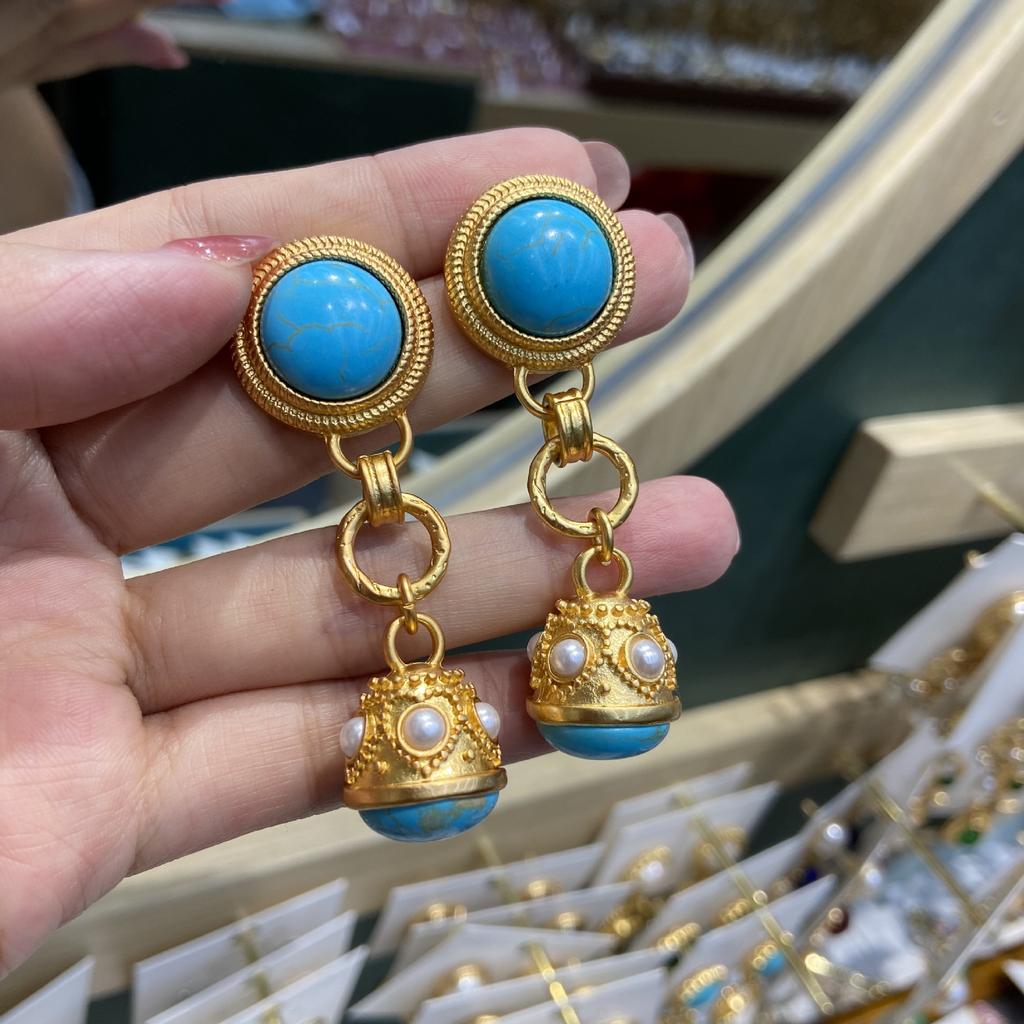 Eleganckie retro kolczyki wiszące w stylu dworskim z perłami, kolczyki z turkusem, kolczyki platerowane prawdziwym złotem miedziane.
