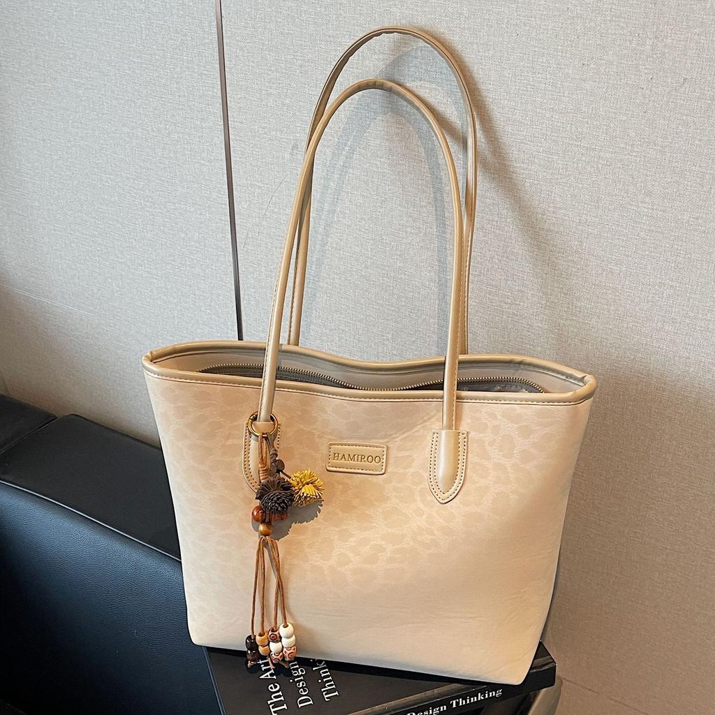 Autumn and winter large-capacity bag 2025 new commuter retro women's shoulder bag college student class bag tote bag