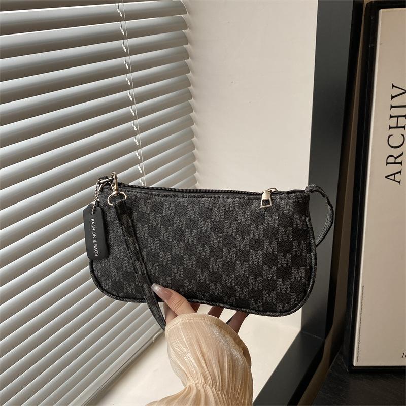 

Personalized letter literary underarm bag retro printed crescent bag new summer shoulder handbag чёрный