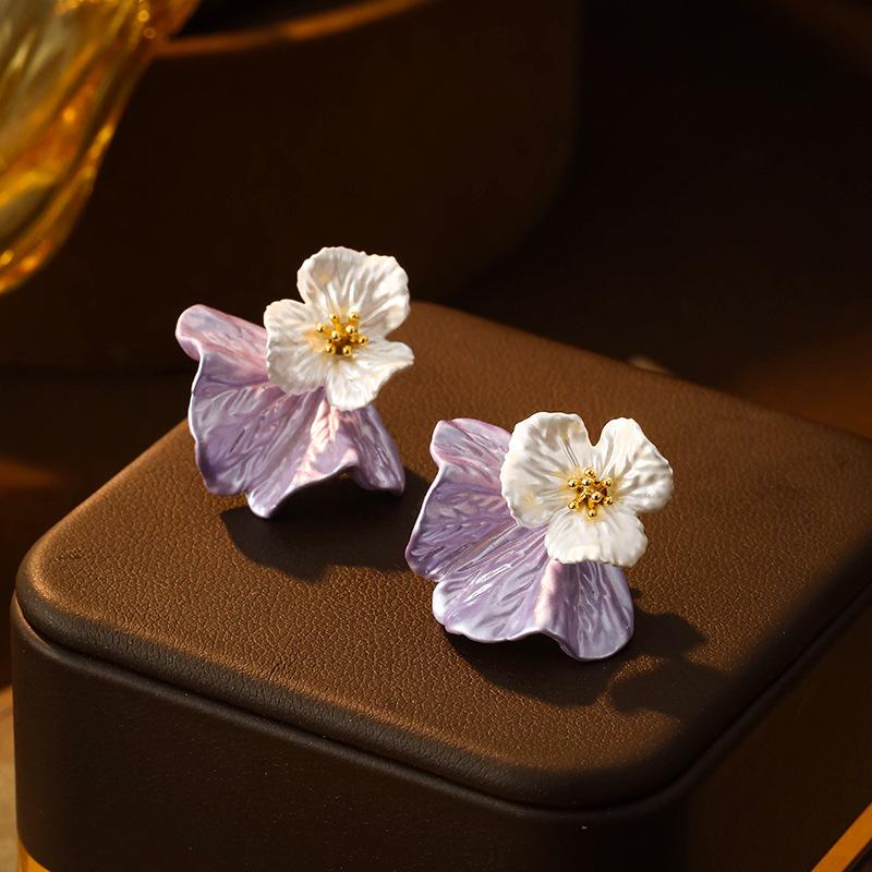 Enamel Flower Stud Earrings for Women Sweet Vintage Plant Earrings Jewelry Accessories Elegant Temperament Earrings Party