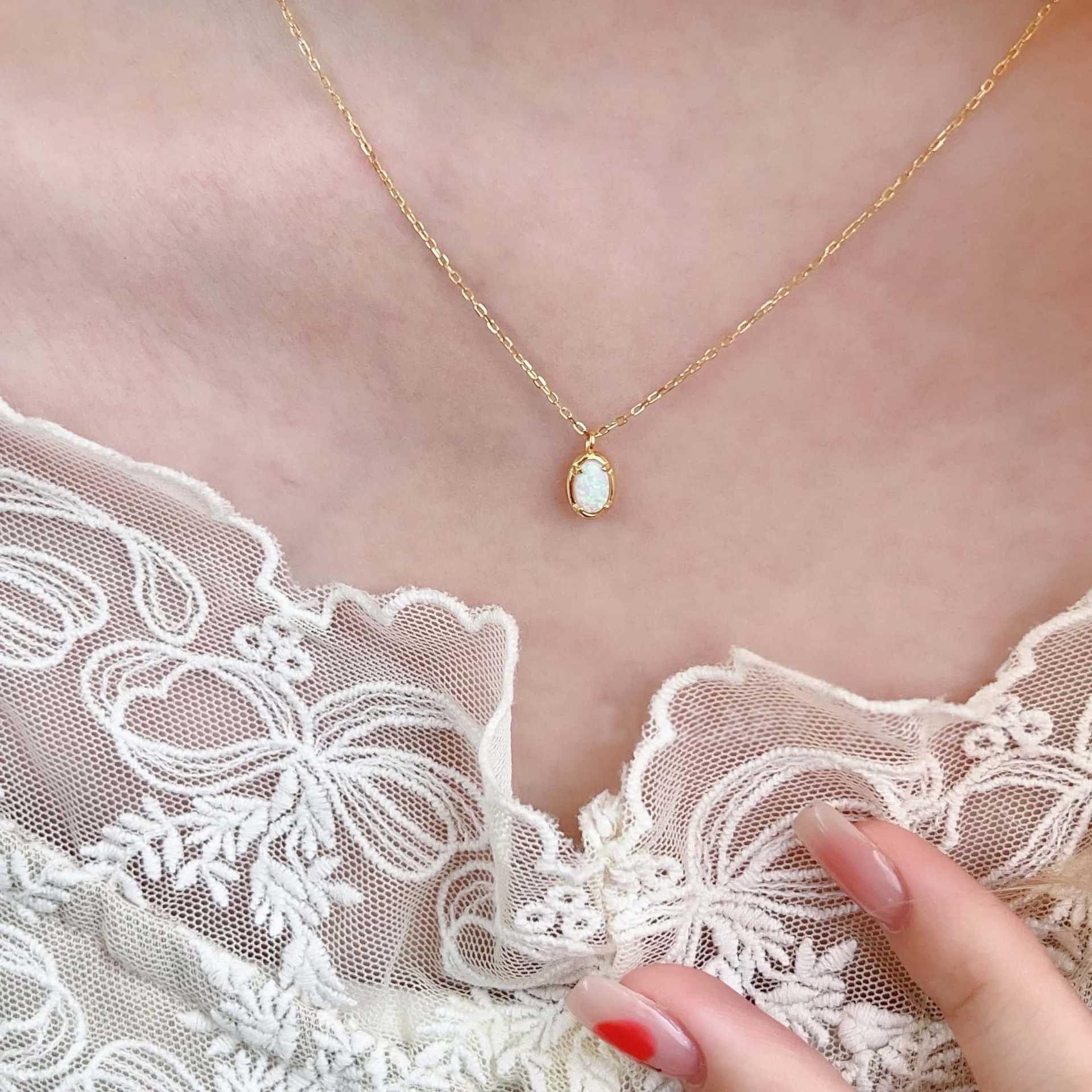 New Fashionable Commuter Colorful Pendant Necklace, Niche, Oval Shaped, Delicate and Compact Collarbone Chain 40CM