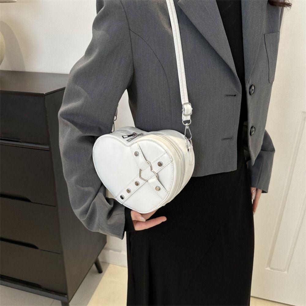 Leather Y2k Heart Crossbody Bag New Design Purse Tote Handbag Fashion Small Chain Rivet Bag  Girls