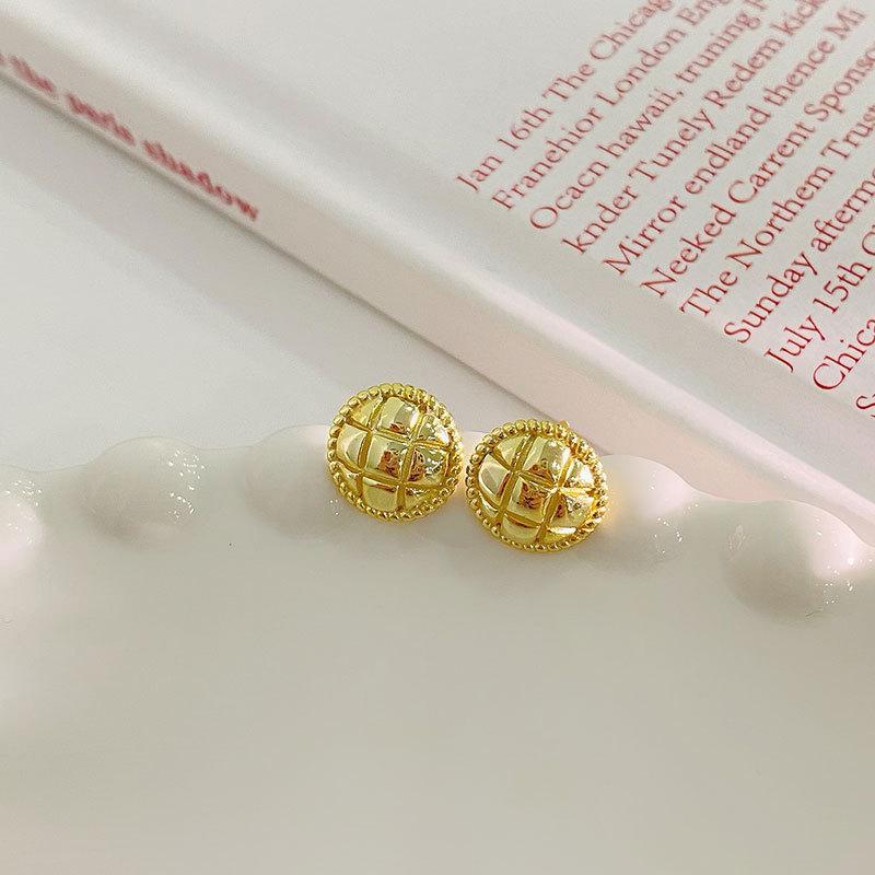 

Серьги-пуговицы для женщин с легким роскошным темпераментом Изысканные круглые серьги Простой высококачественный нишевый дизайн