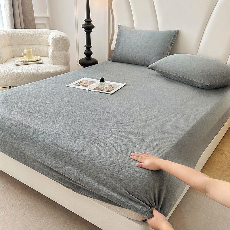 Super Soft Fleece Fitted Sheet - Queen Size - Extra Plush Polar Fleece, No-Pilling - Deep Pocket - All Season Cozy Warmth