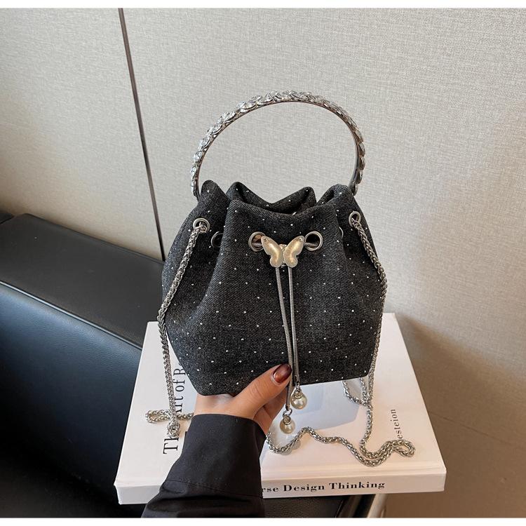 Niche Design Bag Women's 2025 New Fashion High-end Single Shoulder Messenger Bag Pleated Woven Cloud Bag