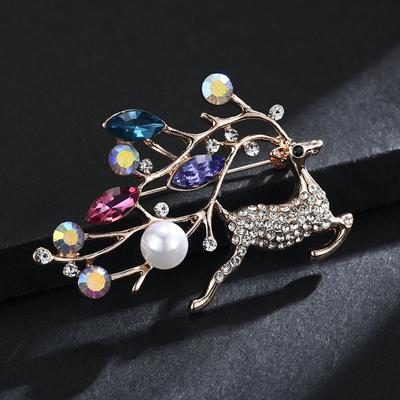 Cute Deer Brooch Female Simple Retro Pearl Diamond Pins Versatile Sweater Anti-Light Accessories