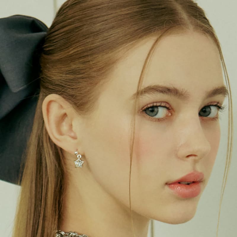 VVV [925 Silver] Cubic Star Earrings