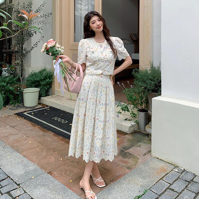 

French Chic Floral Two-Piece: Short Top and Skirt Set S цветочный