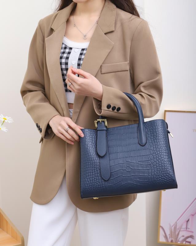 Leather women's bag shoulder bag girls' high-end sense new crocodile pattern tote bag women's versatile fashion messenger bag