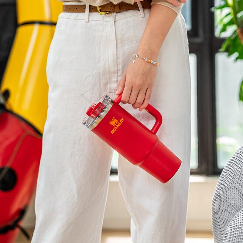 Термостакан Stanley Adventure H2.0 из нержавеющей стали с вакуумной изоляцией и соломинкой