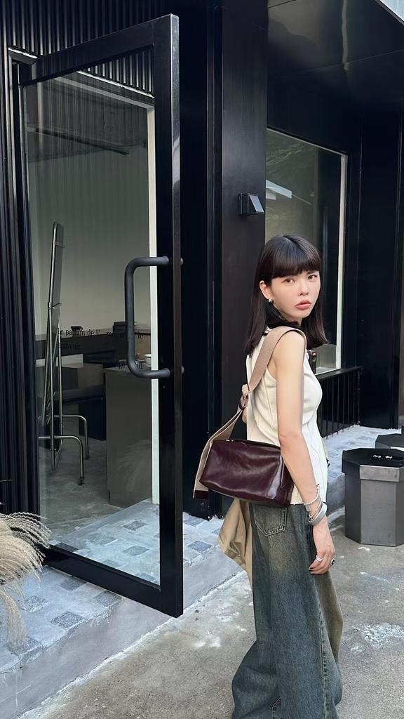 Korean-Style Women's Genuine Leather Crossbody Bag with Wide Strap - Streetwear Shoulder Bag 2026 Summer Square Pillow Bag