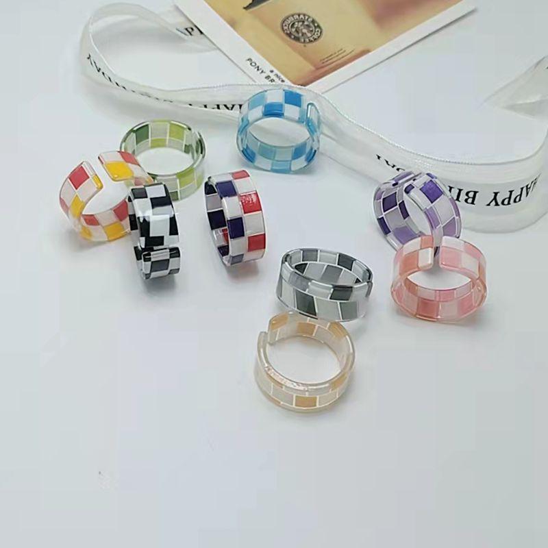 Sada prstenů z pryskyřice a acetátu v mixu barev, kulatý a čtvercový, pro ženy