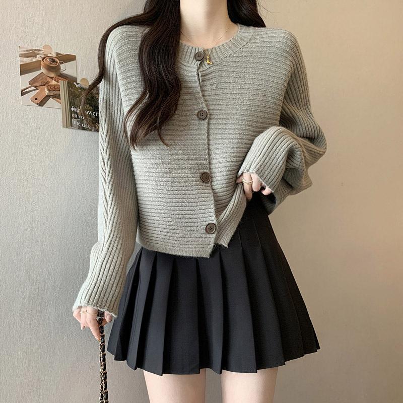 Bat Sleeve Knitted Cardigan for Women In Autumn Paired with Korean Style One Neck Loose Sweater and Short Jacket