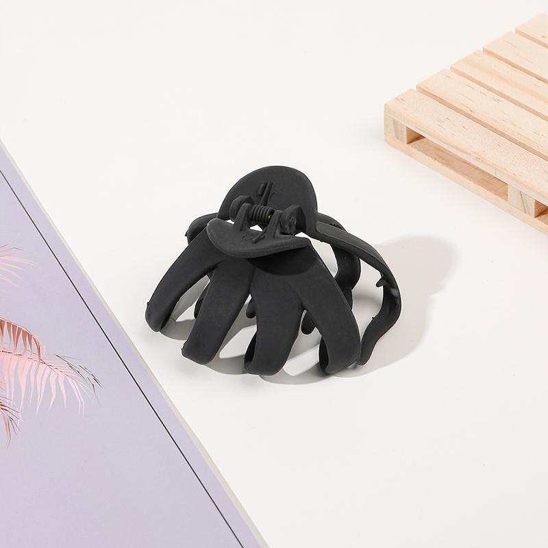 1Pc Fashion Matte Solid Color Women Hair Claw Elegant Claw Clip Girls Hair Barrettes 6*7cm Bun Ponytail Clips Hair Accessories