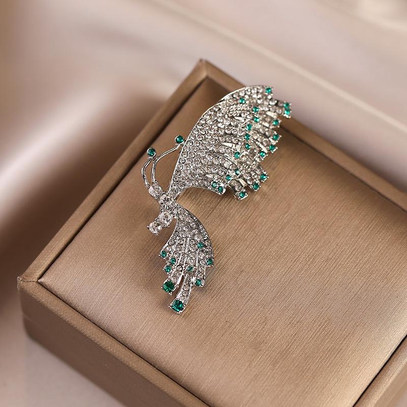High-end Butterfly Brooch with A Sense of Sophistication and Light Luxury, Elegant and Refined Brooch