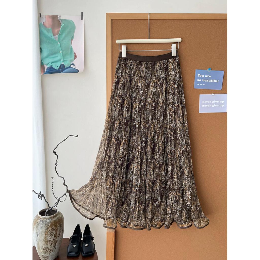 

Qooth Vintage Paisley Pleated Tulle Skirt Relaxed Flowy Maxi Skirt with a Loose Silhouette QT2858 One Size кофейный
