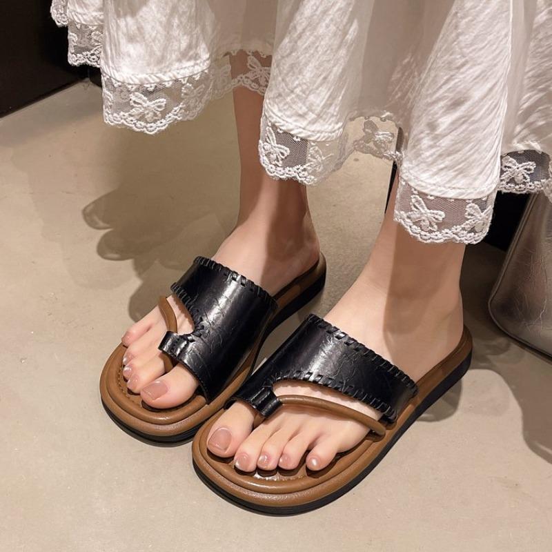 2026 Summer New Korean Flat Flat Slippers for Women's Outerwear with Toe Clips, One Line Dragging, Casual Beach Coolers